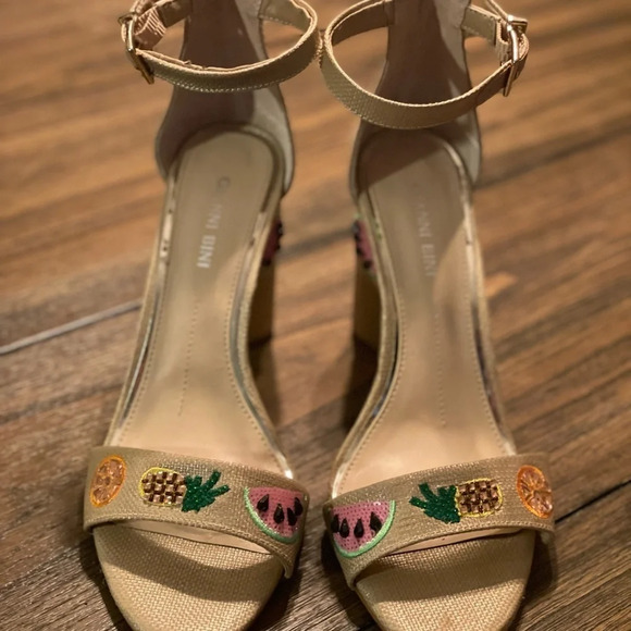 Gianni Bini Joenah Natural Straw Fruit Embellished Block Heel Sandals Size 8.5 - Picture 4 of 9